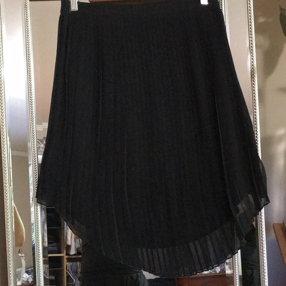 American Eagle Outfitters Black Sheer Pleated Asymmetrical Mini Skirt Sz. 6 - Picture 3 of 5